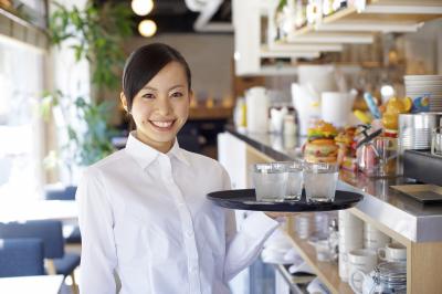 サービス力の改善に悩む店長　京都　四条烏丸　カフェ